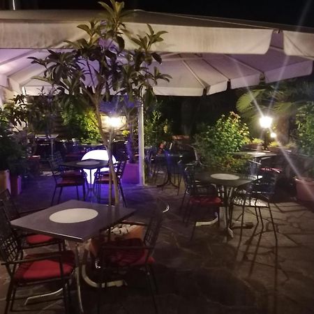 Hotel Garni Brunnenhof Caldaro Esterno foto