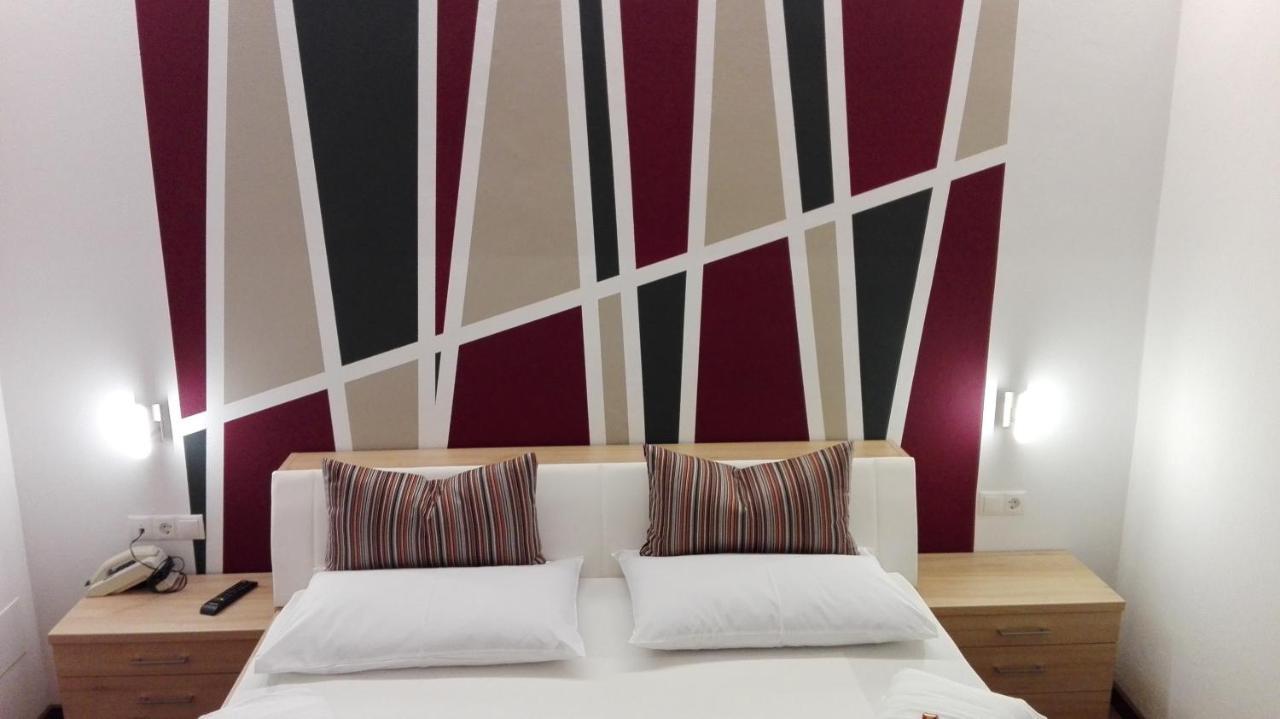 Hotel Garni Brunnenhof Caldaro Esterno foto