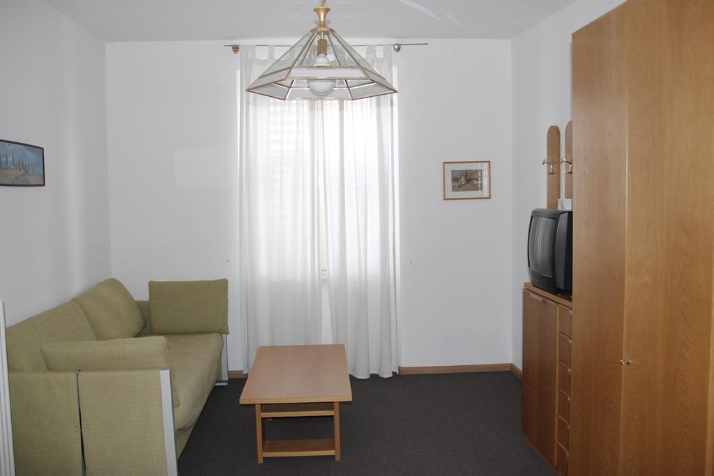 Hotel Garni Brunnenhof Caldaro Esterno foto