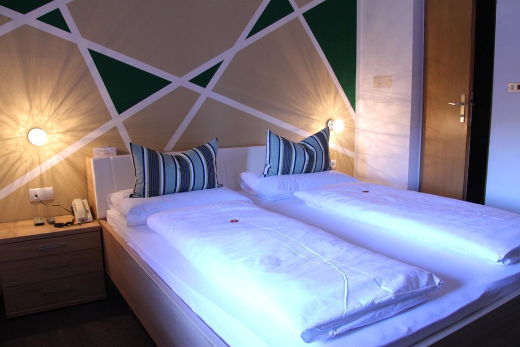 Hotel Garni Brunnenhof Caldaro Esterno foto
