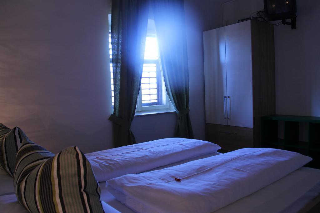 Hotel Garni Brunnenhof Caldaro Esterno foto