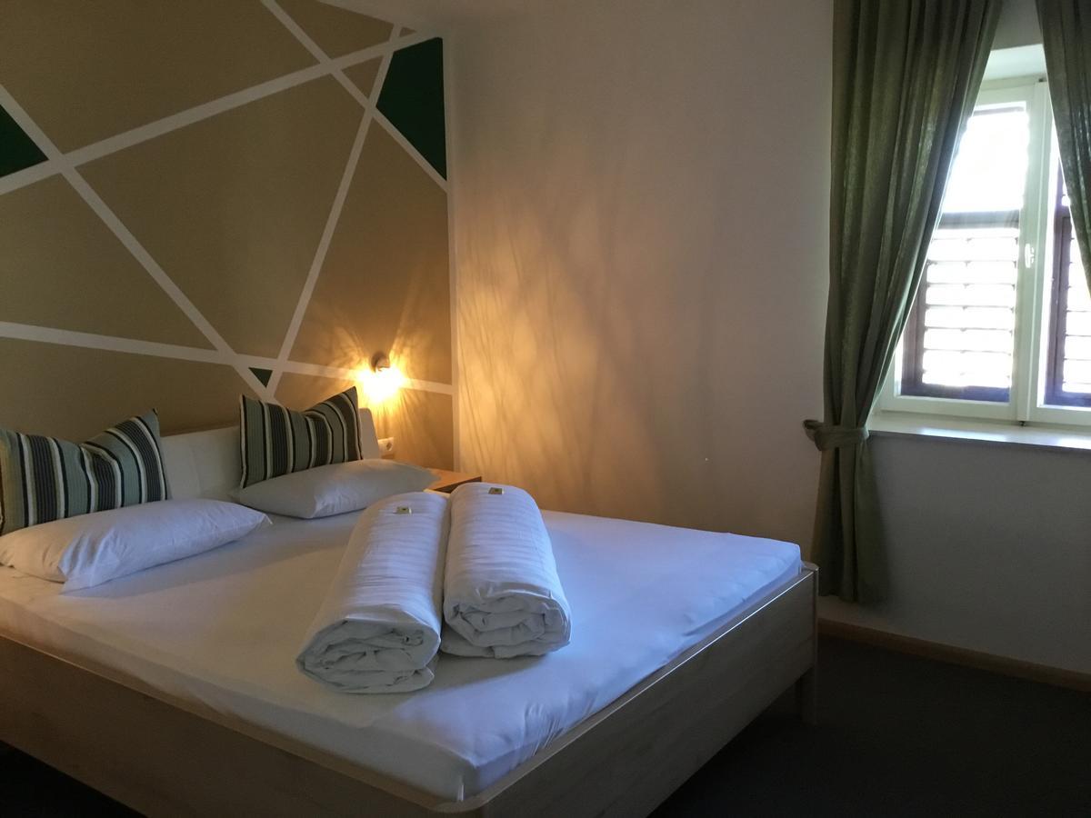 Hotel Garni Brunnenhof Caldaro Esterno foto